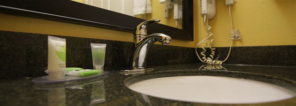 Home Gate Inn & Suites Саутхейвън Екстериор снимка