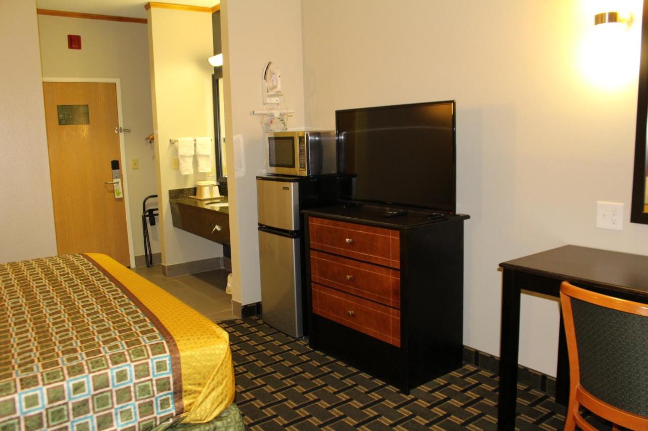 Home Gate Inn & Suites Саутхейвън Екстериор снимка