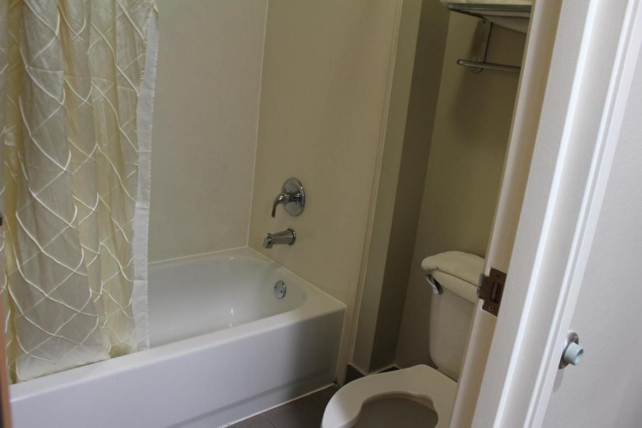 Home Gate Inn & Suites Саутхейвън Екстериор снимка