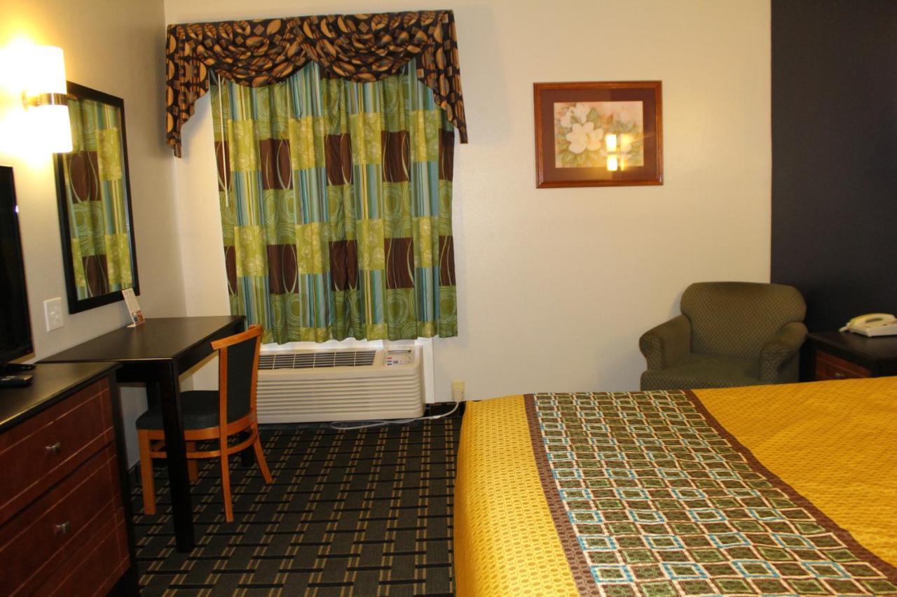 Home Gate Inn & Suites Саутхейвън Екстериор снимка